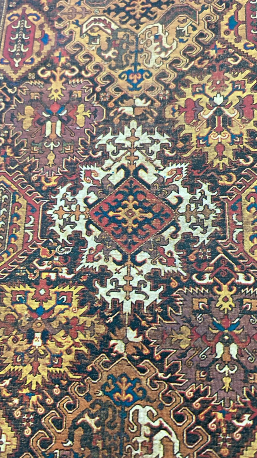 Vase Carpet – Keshishian Collection Floral Cross Design