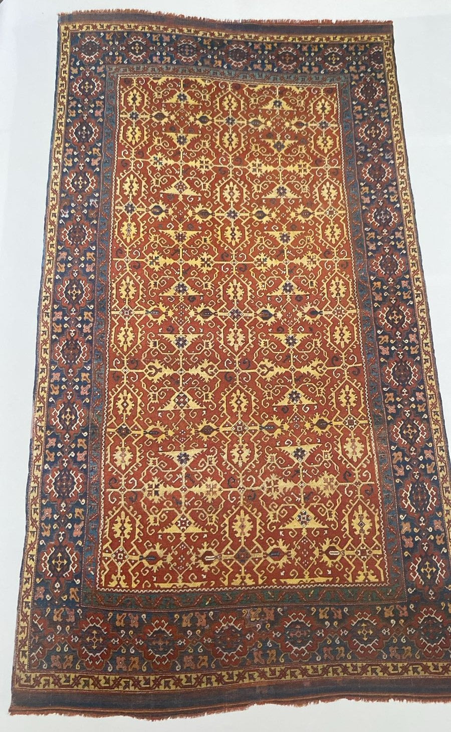 Calwer Loto Carpet – Lotus Medallion Traditional Design